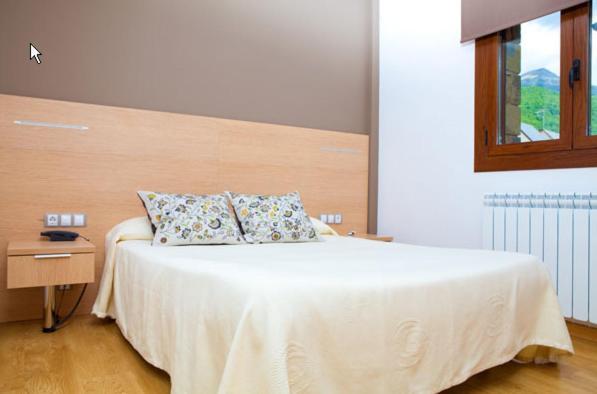 Apartahotel Castejón de Sos Exteriör bild